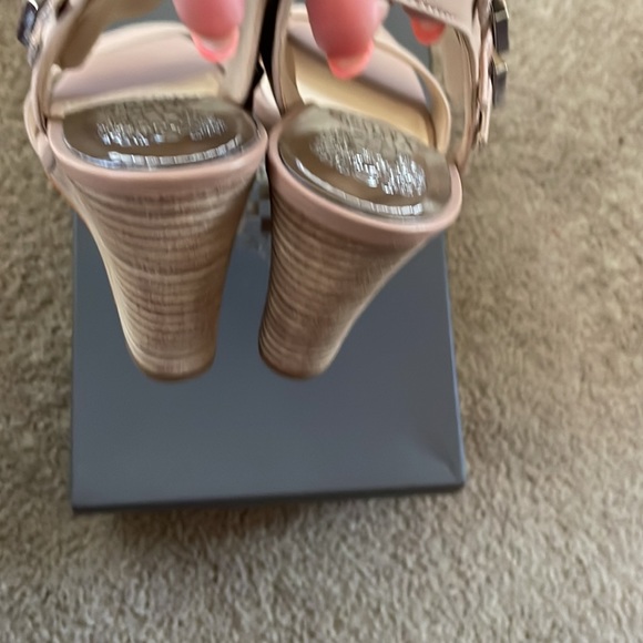 NIB Vince Camuto Size 8 Wedge Sandals / Color - Sandbar - Picture 3 of 7